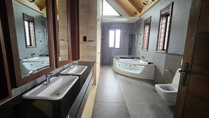 4 bedroom house for sale in Runda mumwe-350m