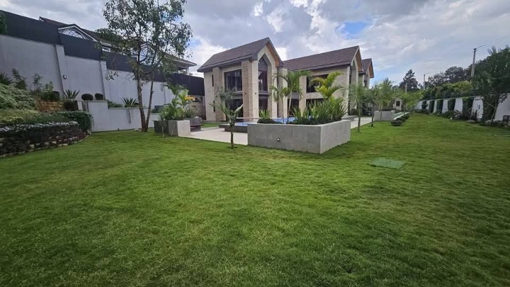 4 bedroom house for sale in Runda mumwe-350m