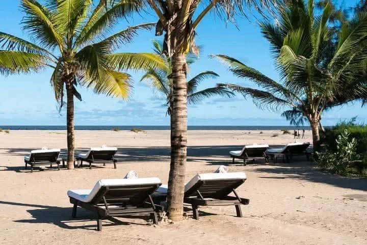Fully furnished 2 bedroom  villa with private beach  Access  malindi