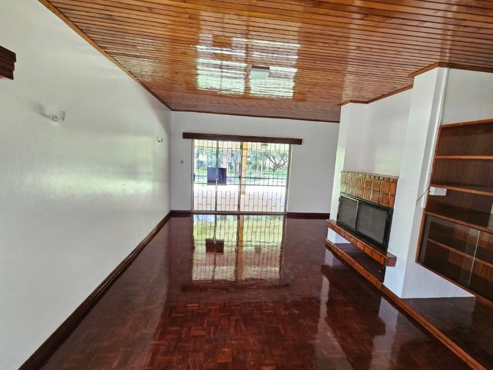 4 bedroom house for rent in Runda -300k