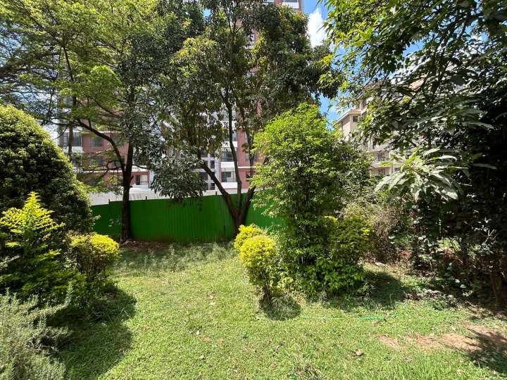 0.5 Acre Plot for Sale – Hatheru Road, Lavington | Ideal for Apartments | Ksh 150M