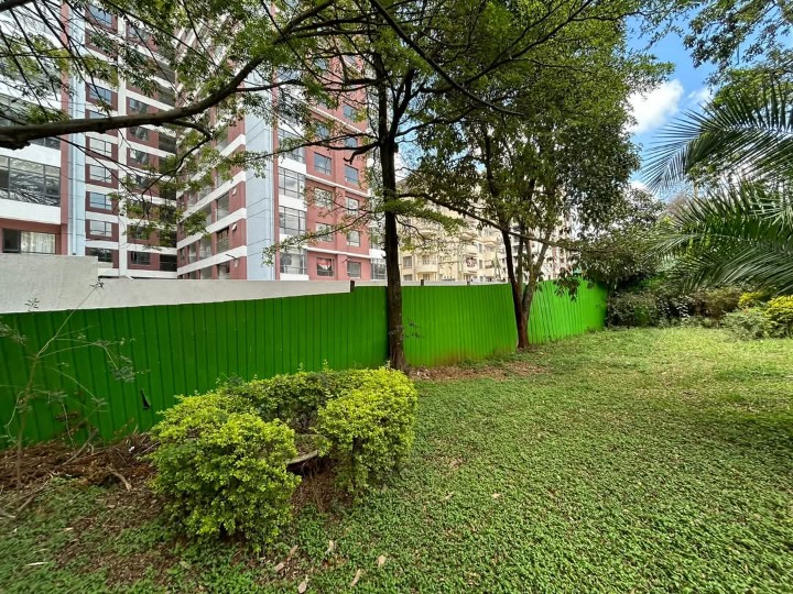 0.5 Acre Plot for Sale – Hatheru Road, Lavington | Ideal for Apartments | Ksh 150M