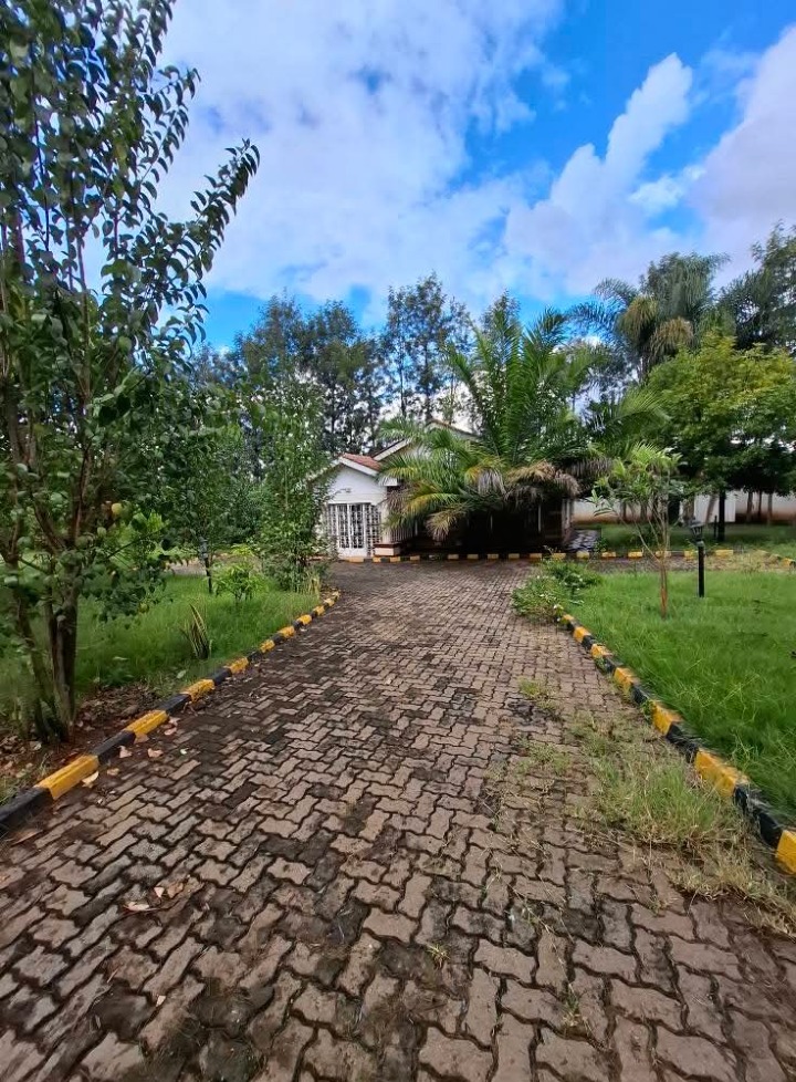 1/2 acre plot for sale in ongata Rongai -25m to