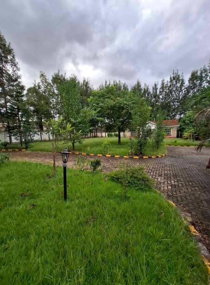 1/2 acre plot for sale in ongata Rongai -25m to