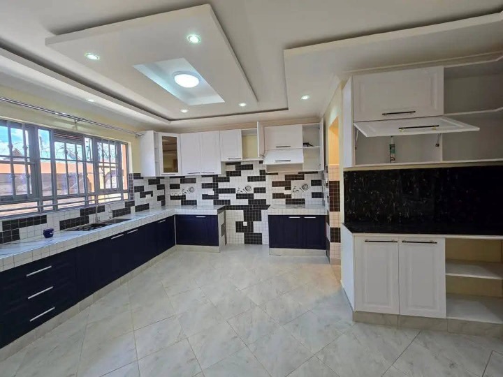 3 bedroom house for sale in Ruiru mugutha-11m