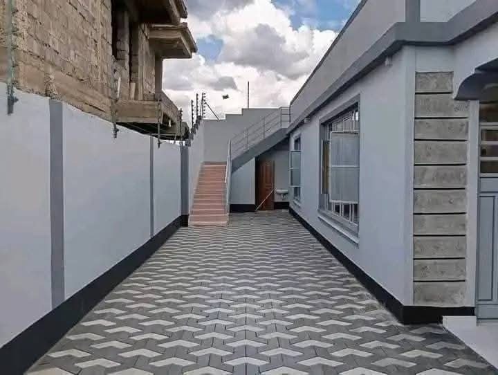 3 bedroom house for rent in syokimou 