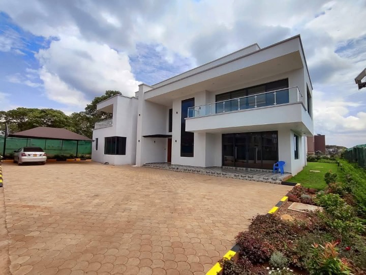4 bedroom house for sale in Ruiru Tatu city -100m