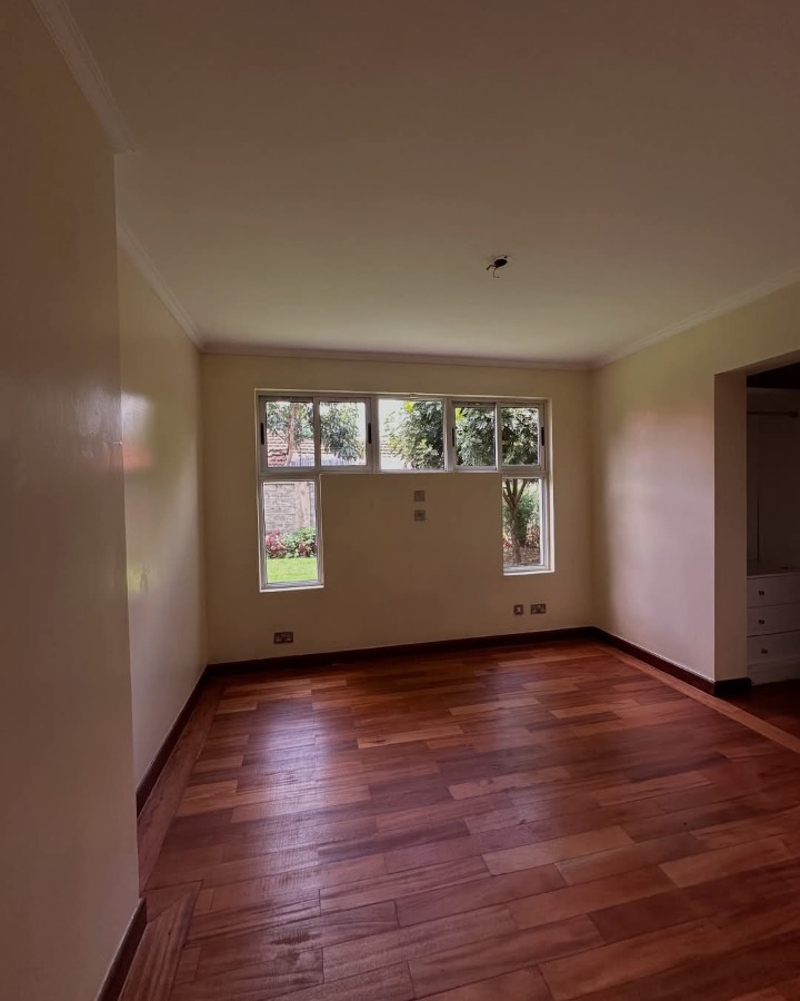5 bedroom house for sale in Lavington -76m