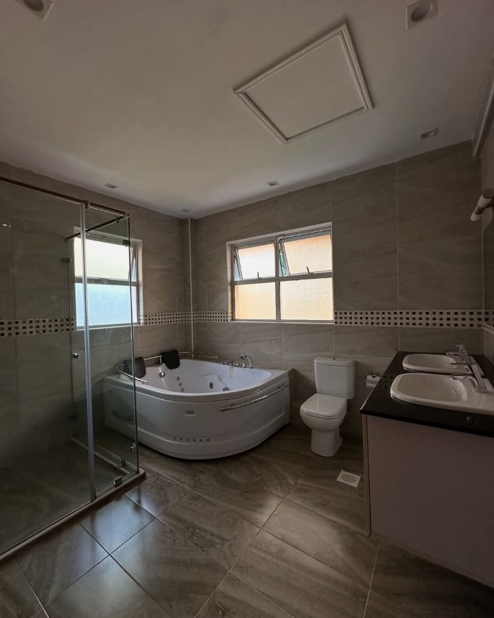 5 bedroom house for sale in Lavington -76m