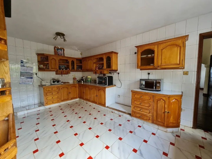 5 bedroom house for rent in Nyari, Nairobi 