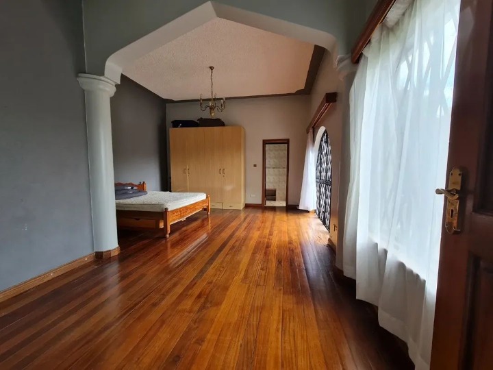 5 bedroom house for rent in Nyari, Nairobi 