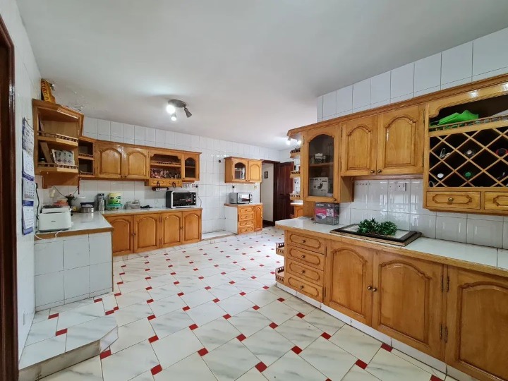 5 bedroom house for rent in Nyari, Nairobi 