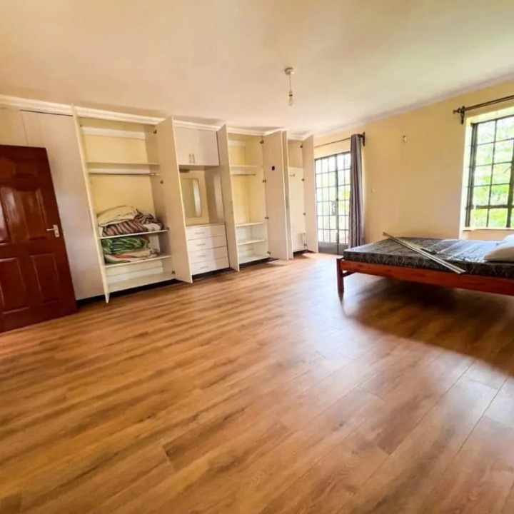 4 bedroom townhouse for sale in Redhills -40m