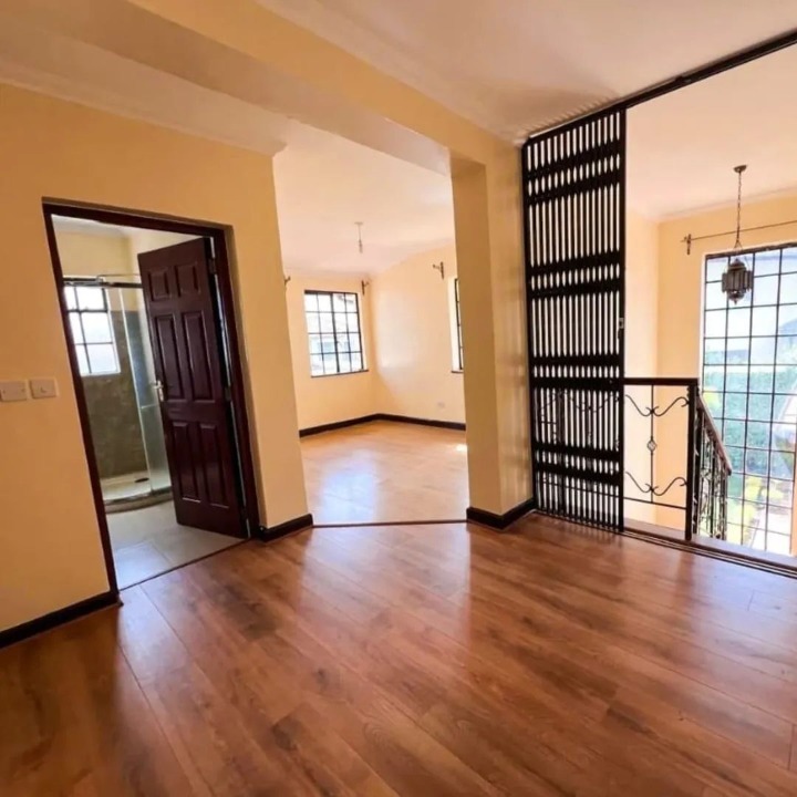 4 bedroom townhouse for sale in Redhills -40m