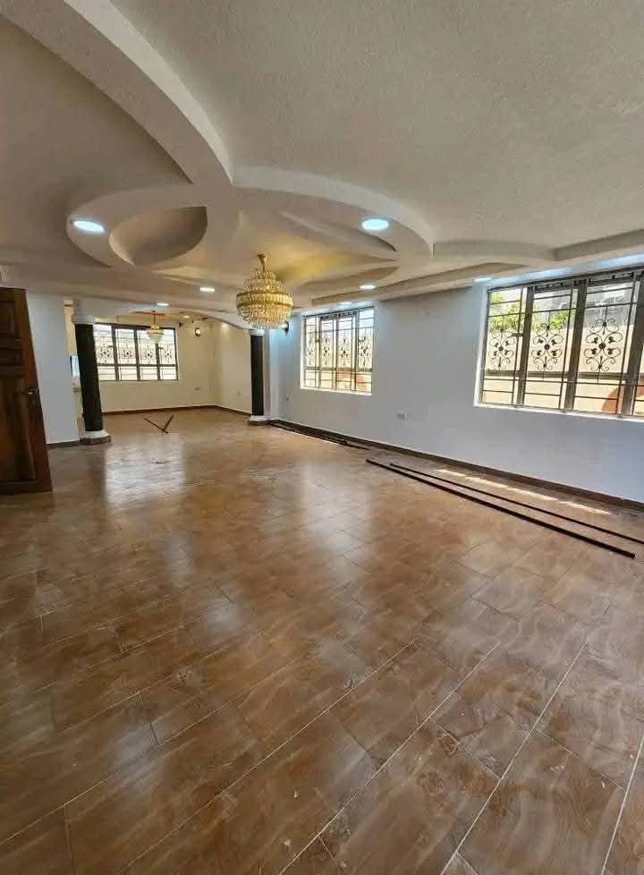 7 bedroom house for rent in utawala near rophine -110k