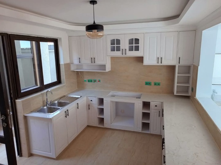 🏡 4 Bedroom All En-Suite + DSQ For Sale – 37 Rinnovo Residence,   💰