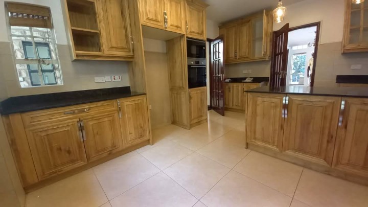Gorgeous 5-Bedroom Villa For Rent in Rosslyn – USD 4,500/Month