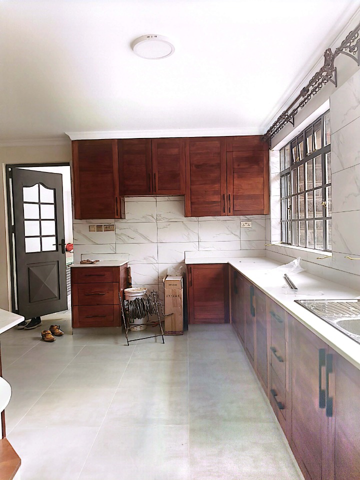 Luxury 5-Bedroom Maisonette For Rent in Karen, Nairobi Location: Karen, Nairobi, Kenya Rent: Ksh 375,000 per month Rent (USD): Approx. $2,500 per month