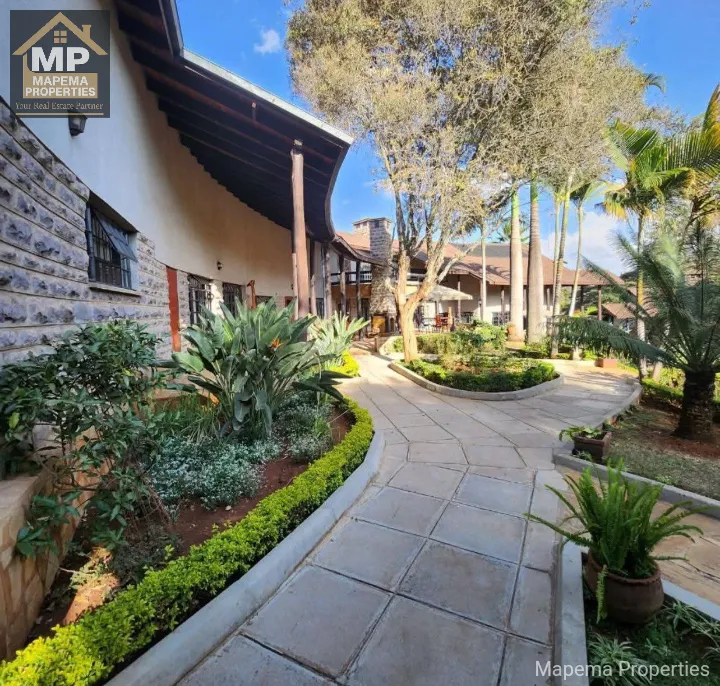 2.5-Acre Luxury Estate with Pool & Guest Wing – Hardy, Karen