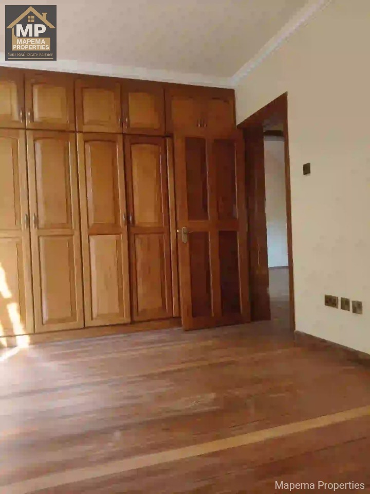 5-bedroom House for Sale - Karen, Windy Ridge