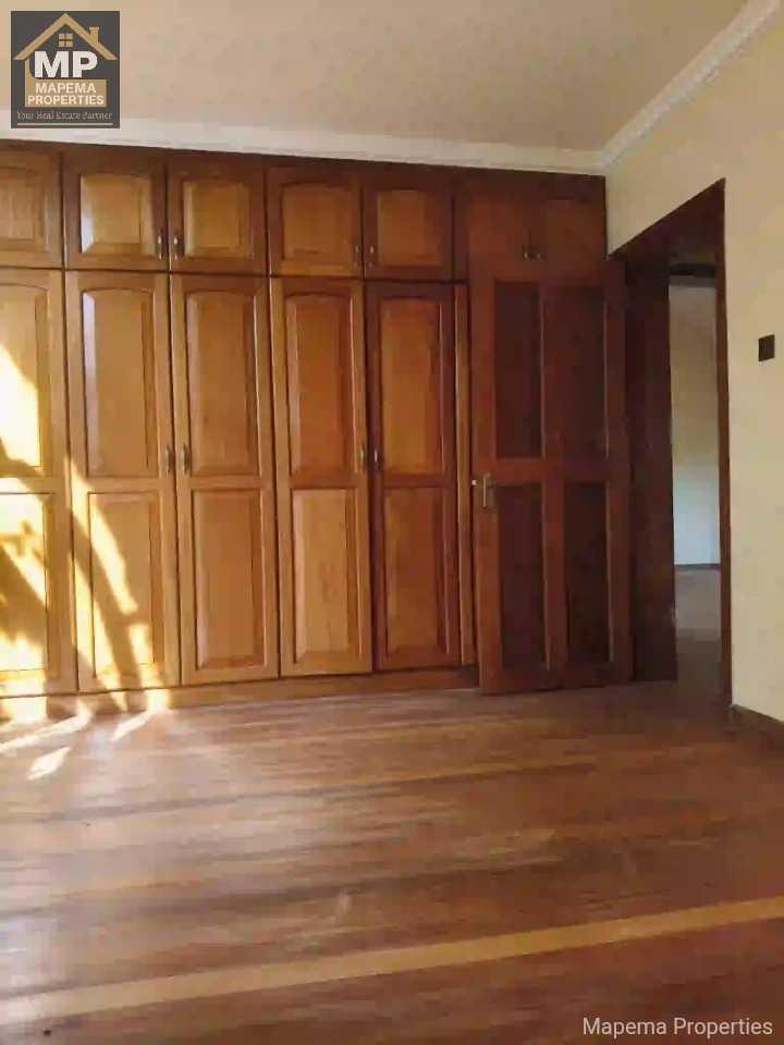 5-bedroom House for Sale - Karen, Windy Ridge