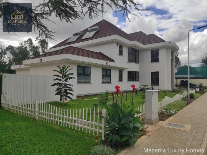 TO LET – Newly Built 4-Bedroom Villa + DSQ in Karen fana road on ½ Acre Rent: Ksh 550,000 / USD 4,230 / EUR 3,900 per month Location: Karen, Nairobi