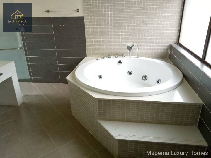 FOR SALE – 4-Bedroom Home on 0.5 Acres | Karen, Miotoni (Nandi Road) Price: Ksh 110,000,000