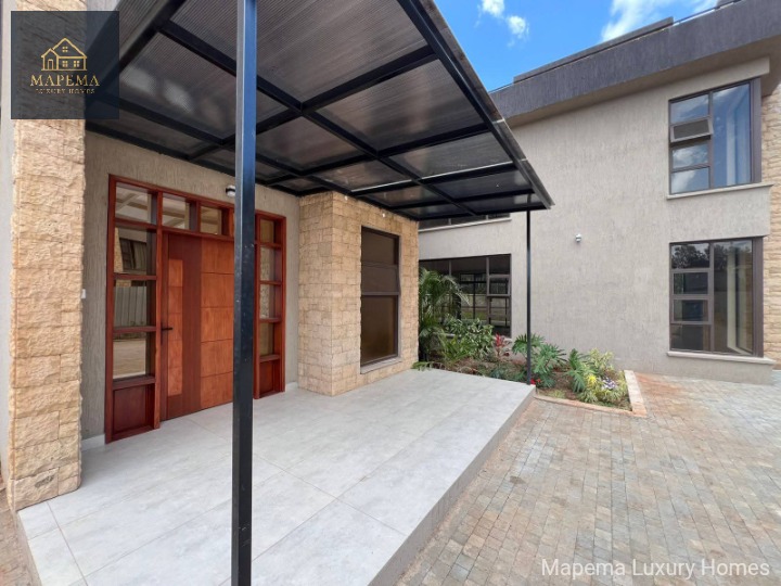 FOR SALE – Elegant 6-Bedroom Villa, Karen (Mukoma Road) Price: USD 1,000,000 / Ksh 130,000,000