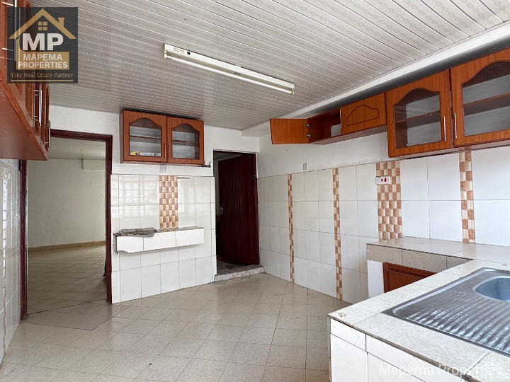 To Let: Spacious 2-Bedroom En-Suite Home with Private Backyard – Karen Road