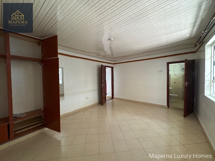 To Let: Spacious 2-Bedroom En-Suite Home with Private Backyard – Karen Road