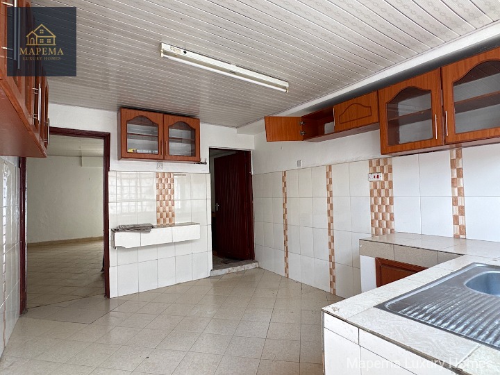 To Let: Spacious 2-Bedroom En-Suite Home with Private Backyard – Karen Road