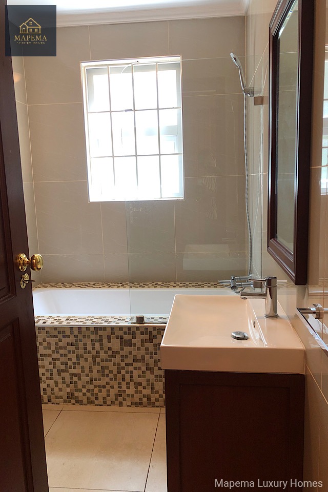 5 bedroom house for rent in Karen hardy (milima road)