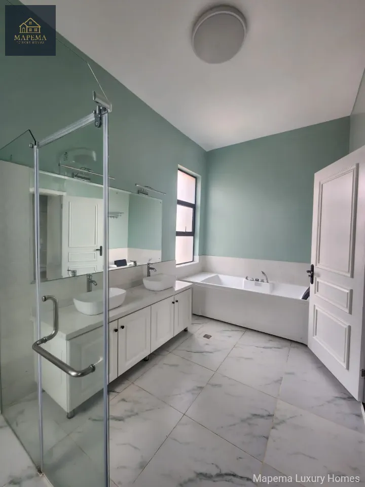 5 Bedroom Villa for Rent in Karen Muteero