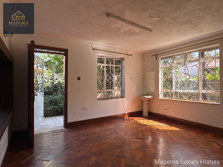 This elegant 4-bedroom all en-suite house with a DSQ is located in the highly sought-after Karen Hardy area