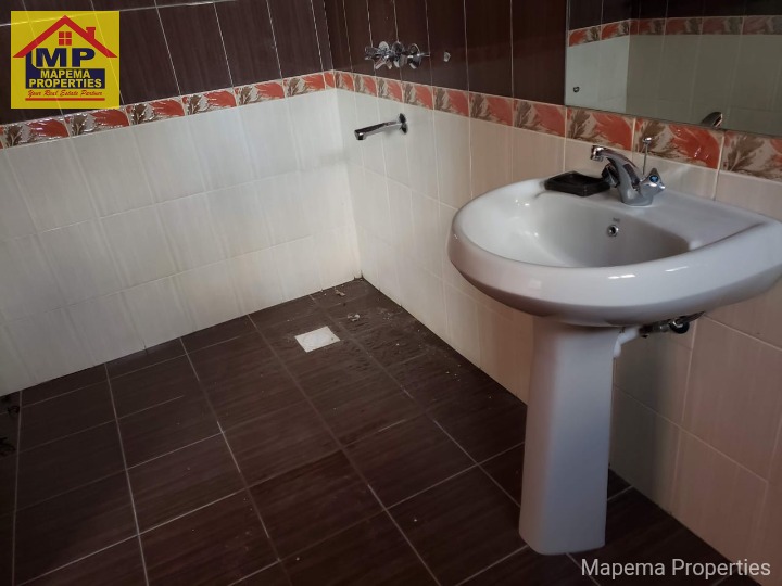Executive 4 Bedroom All En-Suite Family Home for Rent ā Karen Hardy