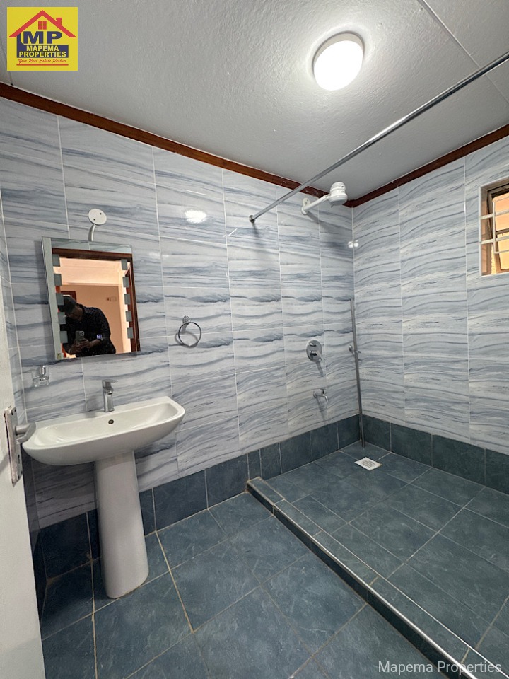 Spacious 3-Bedroom Home on 1 Acre with Private Gardens & DSQ ā Karen Bomas