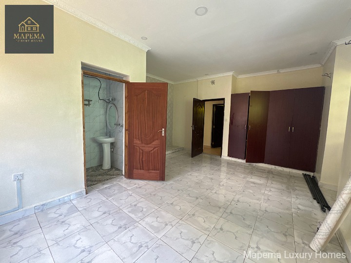 SPACIOUS 3 BEDROOM HOUSE WITH PRIVATE COMPOUND FOR RENT IN KAREN