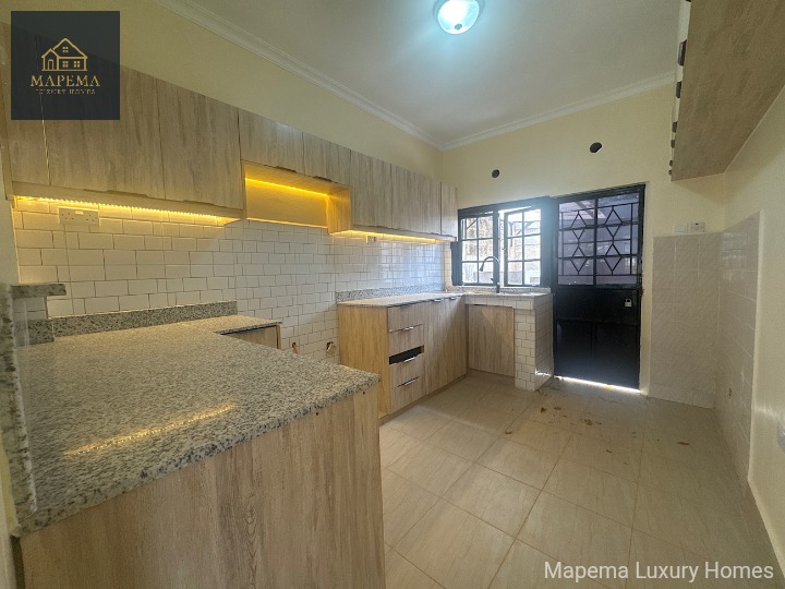 Spacious 4 Bedroom All En-Suite House with DSQ & Private Garden for Rent in Karen Kerarapon β Near The Hub Mall