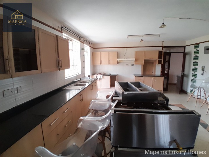 Spacious 5-Bedroom Maisonette with DSQ on Half-Acre Compound β Karen Bogani Road