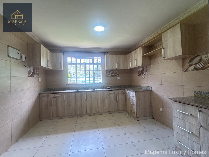 KAREN HARDY β LUXURIOUS 5 BEDROOM ALL ENSUITE FAMILY HOME