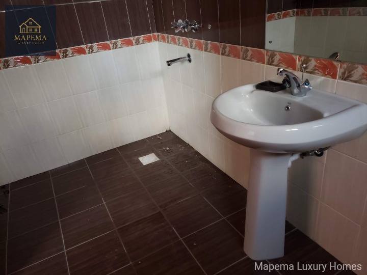 KAREN HARDY β SPACIOUS 4 BEDROOM ALL ENSUITE HOUSE WITH DSQ