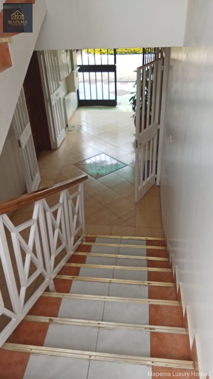 KAREN HARDY β Elegant 2 Bedroom All En-Suite House with Private Garden & Backup Generator