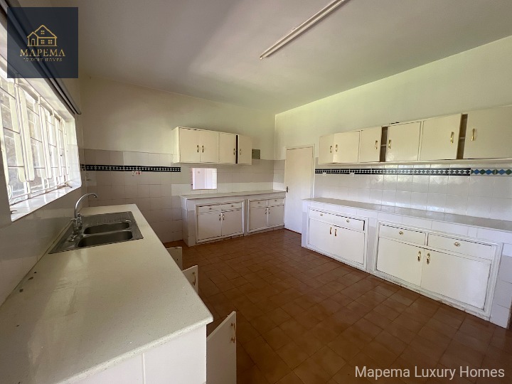 KAREN HARDY | ELEGANT 5 BEDROOM FAMILY HOME