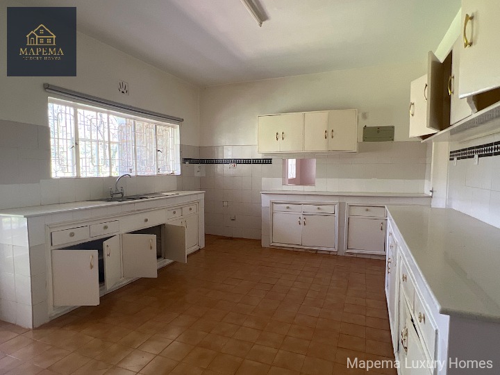 KAREN HARDY | ELEGANT 5 BEDROOM FAMILY HOME