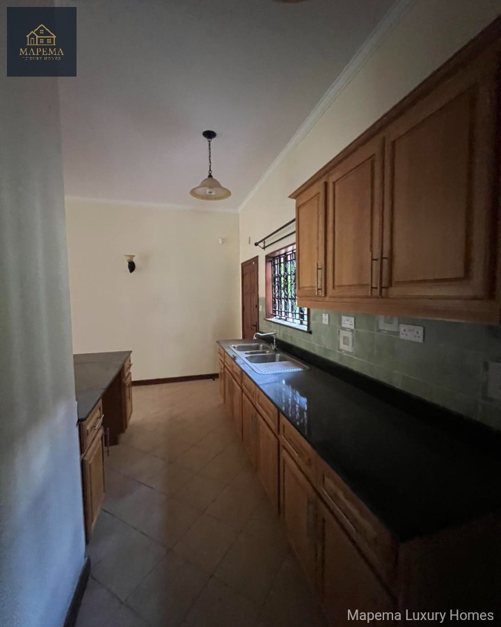 House for Rent in Karen β Tree Lane π‘ Elegant 6-Bedroom Villa for Rent in Tree Lane, Karen