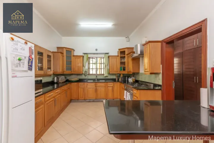 🏡 Elegant 6-Bedroom All En-Suite Townhouse for Sale in Tree Lane, Karen