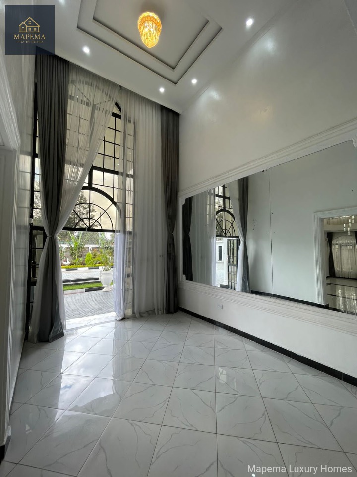 🏡 Magnificent 7-Bedroom All En-Suite Mansion for Sale in Karen – Langata South Road