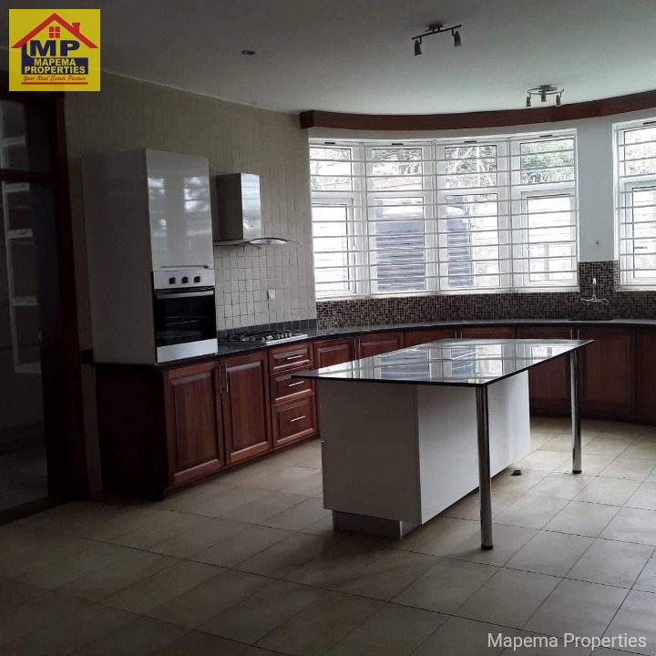 š” Rosslyn | Elegant 5-Bedroom Family Home for Rent