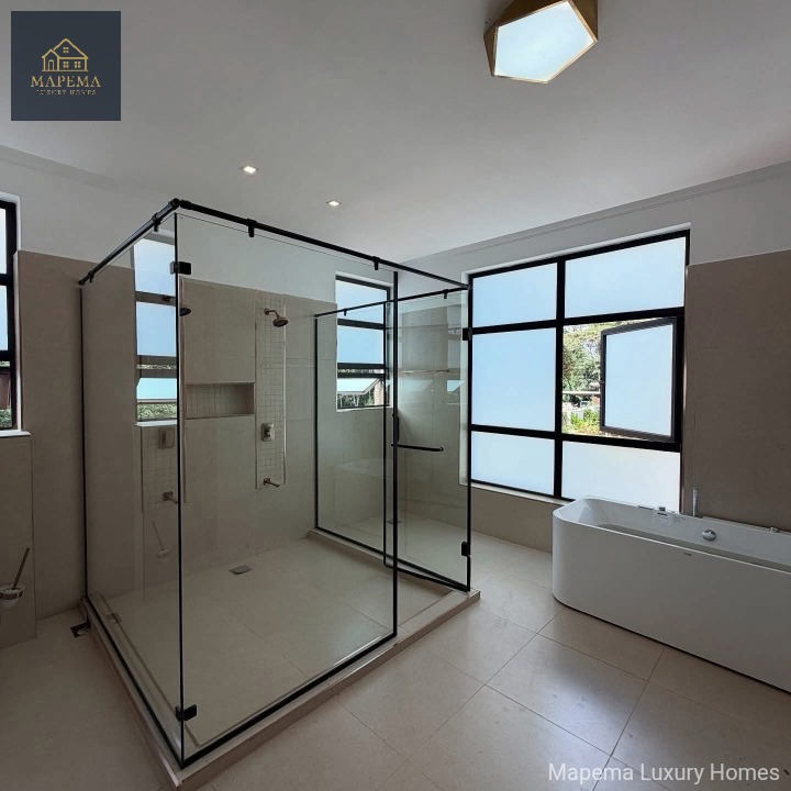 π‘β¨ LUXURY 5-BEDROOM ALL EN-SUITE RESIDENCE + 2 DSQs FOR SALE β KAREN, NAIROBI β¨π‘