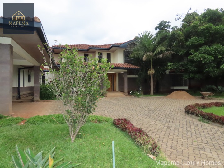 Luxury 5-Bedroom Villa with Private Pool for Rent in Kerarapon, Karen